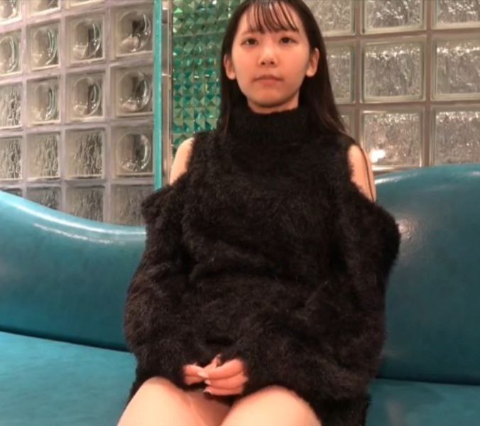 叼着烟齐逼短裤外围少妇 迫不及待撩起衣服揉奶子 镜头前深喉口交 扶着屁股后入撞击